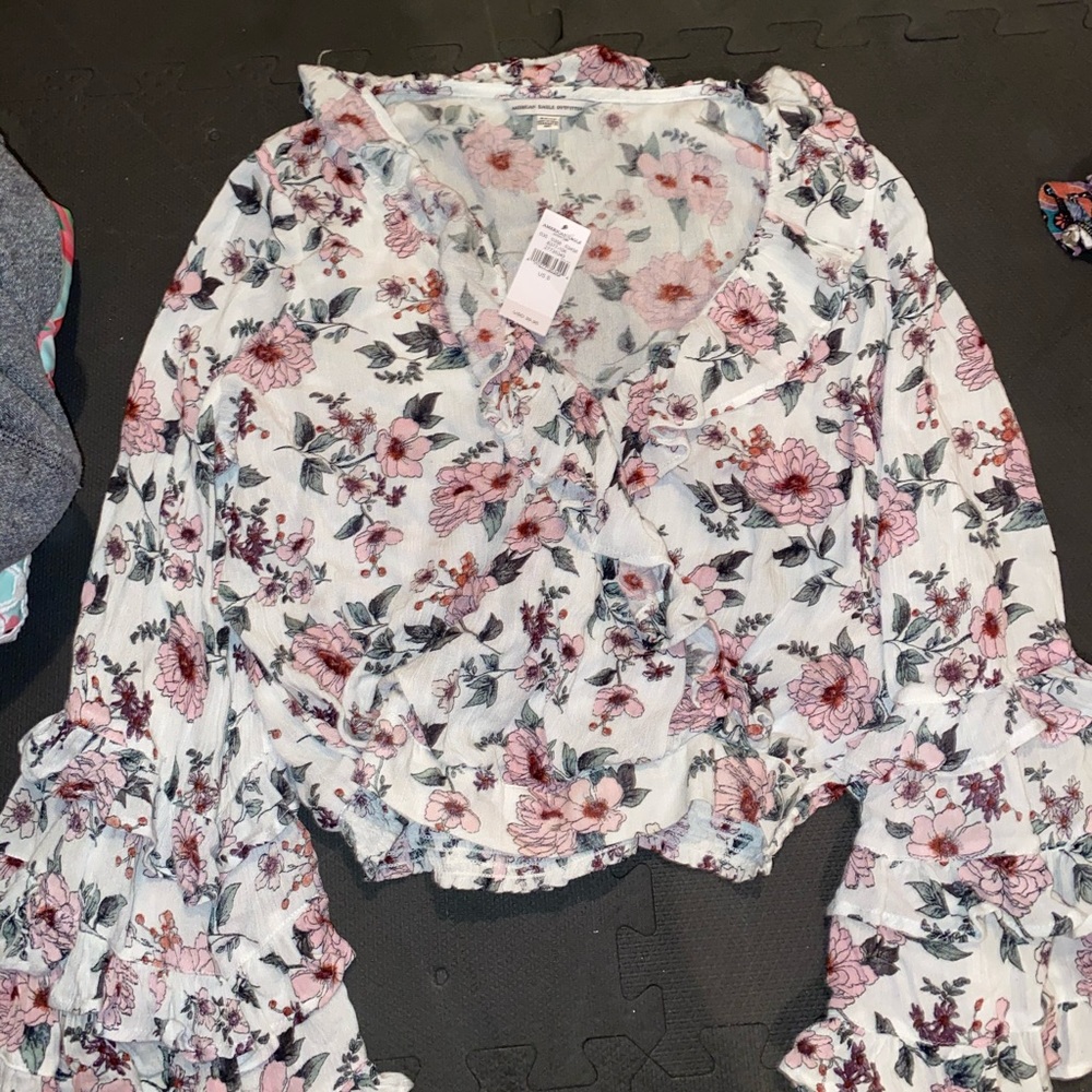 American Eagle cropped blouse